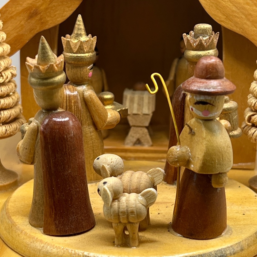 Erzgebirge Expertic Wooden Nativity Music Box - Picture 3 of 8